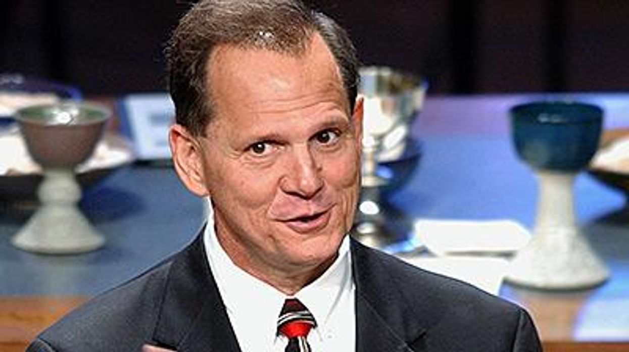 _justice-roy-s-moorex400x300