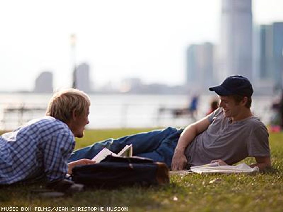 Keepthelightson02thurelindhardt_zacharyboothx400