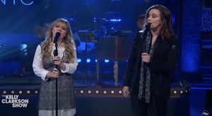Brandy Clark, Kelly Clarkson Perform 'Dear Insecurity' With Stunning ...