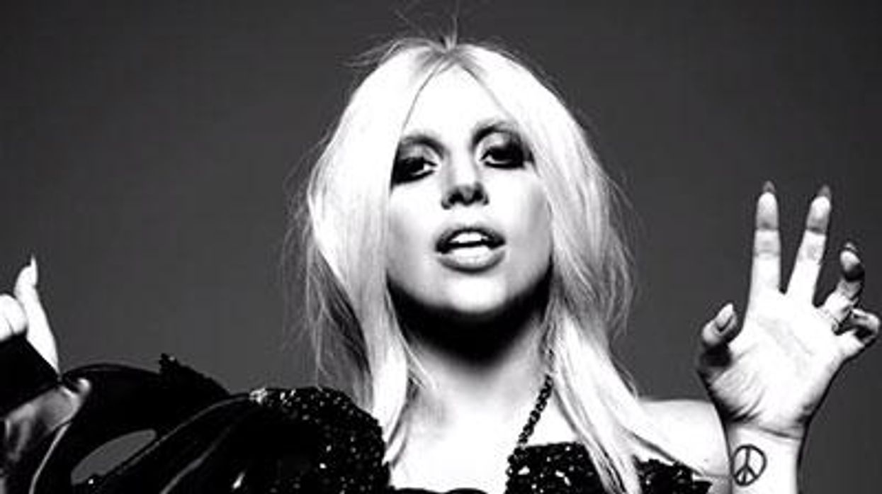 Lady-gaga-ahs-hotel-x400