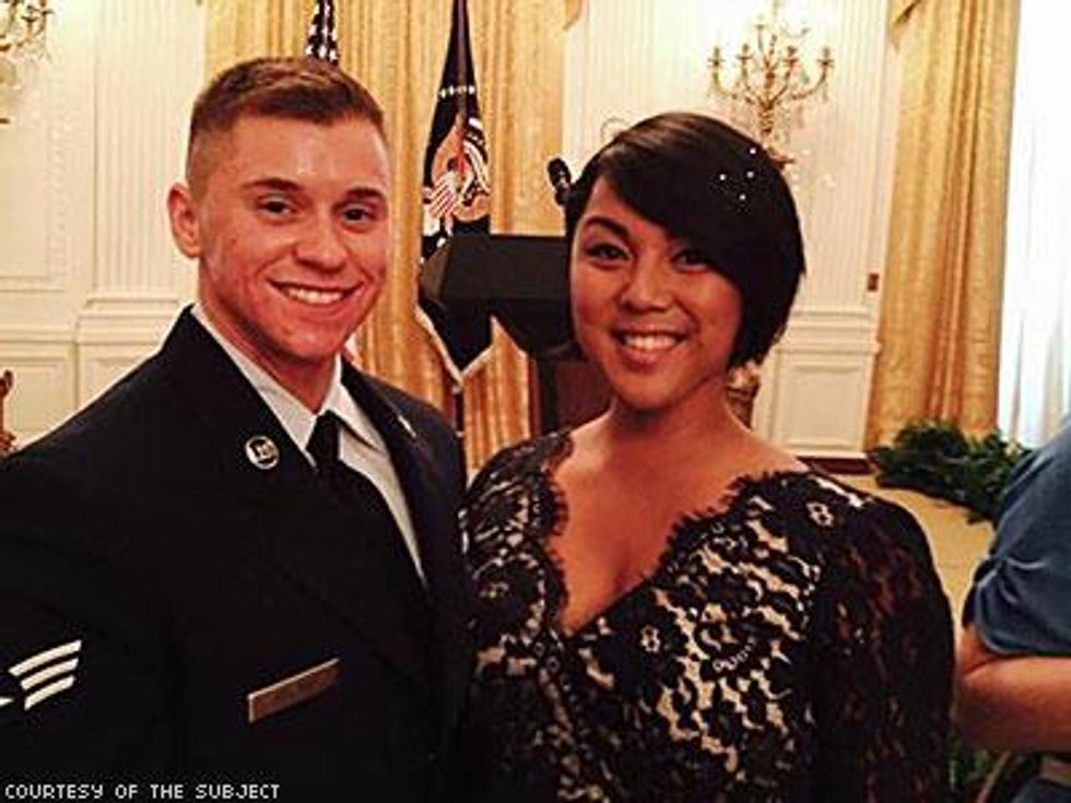 Lailaand-loganx400_0