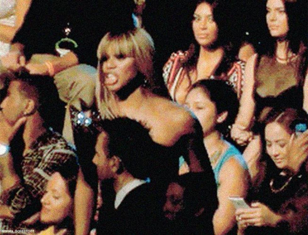Laverne stans Beyonc\u00e9. (2014)