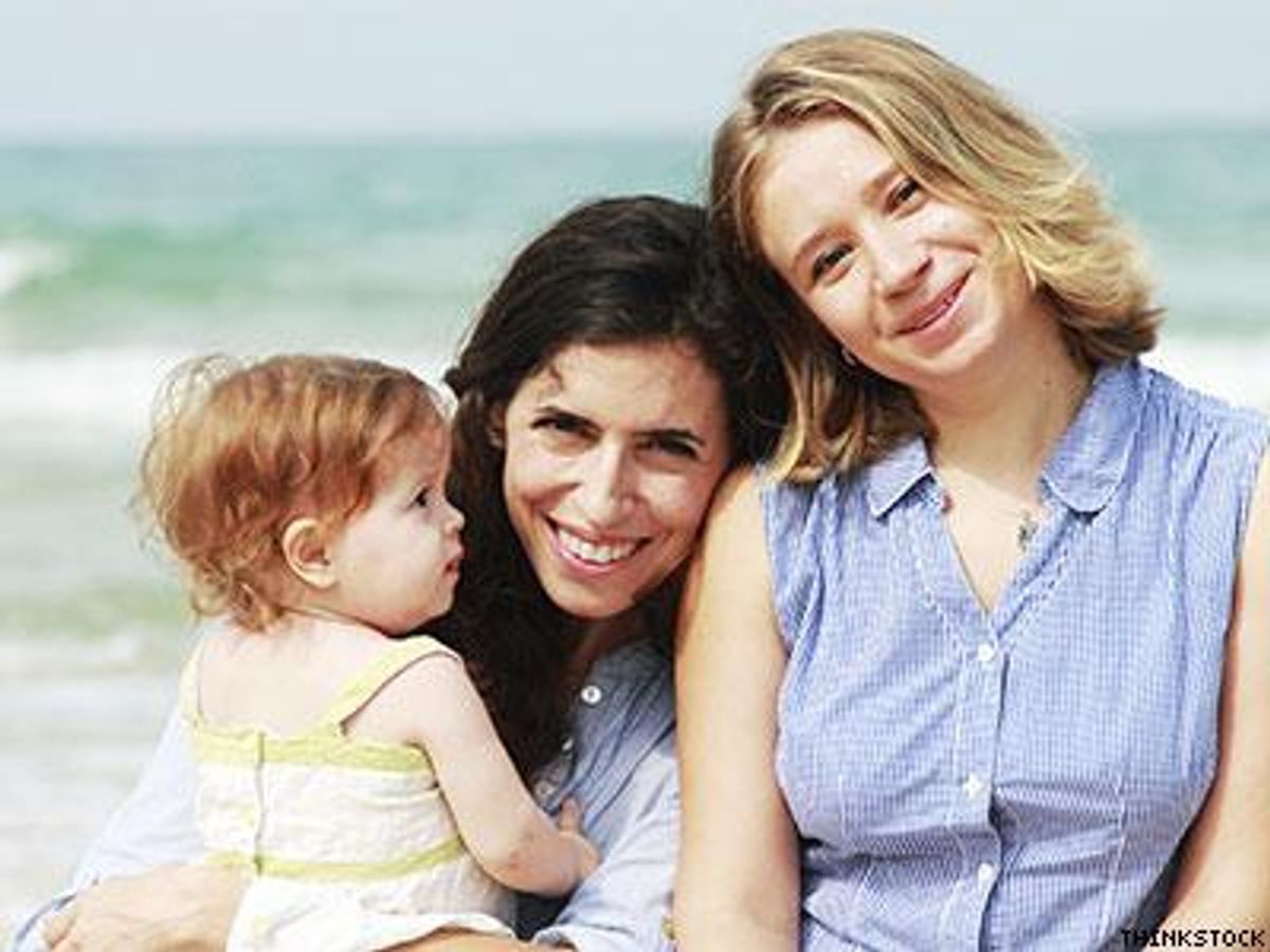 Lesbian-family-with-child-x400