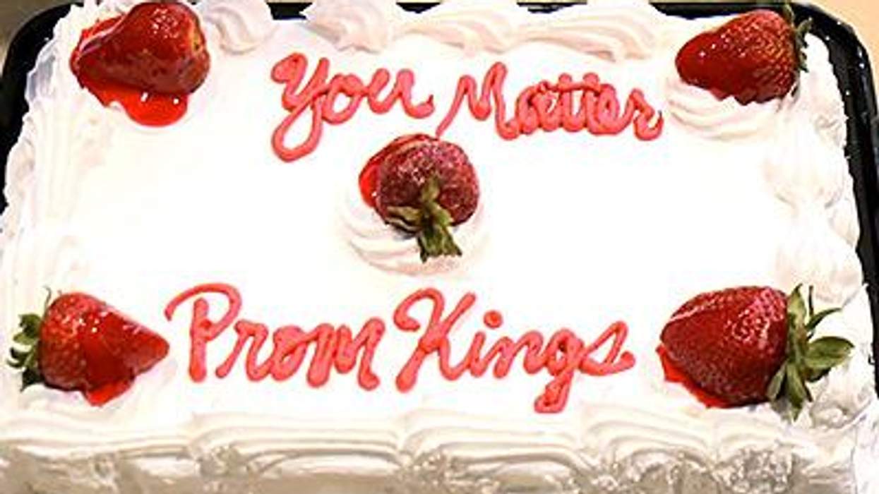 Local-walmart-wouldnt-write-gay-on-cakex400_0