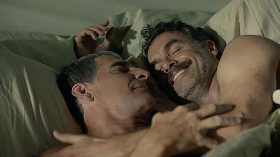 Looking_bakulax633_0