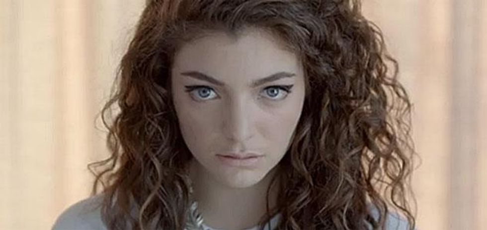 Lorde_royalsx633_0