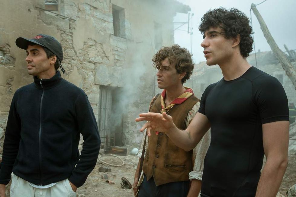 Los Javis on La Bola Negra's set with Guitarricadelafuente