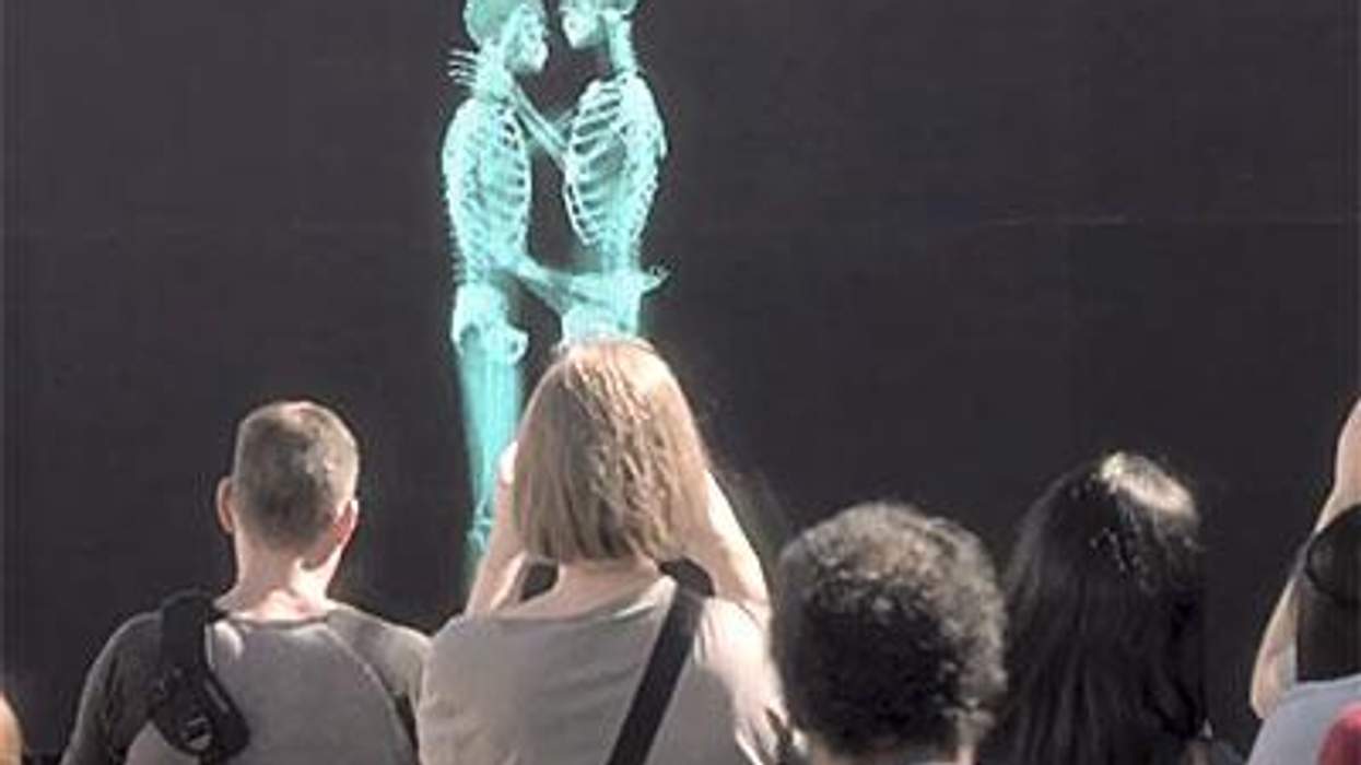 Love-has-no-labels-video-x400