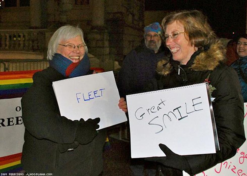 Lucie-annie-signsx633_0