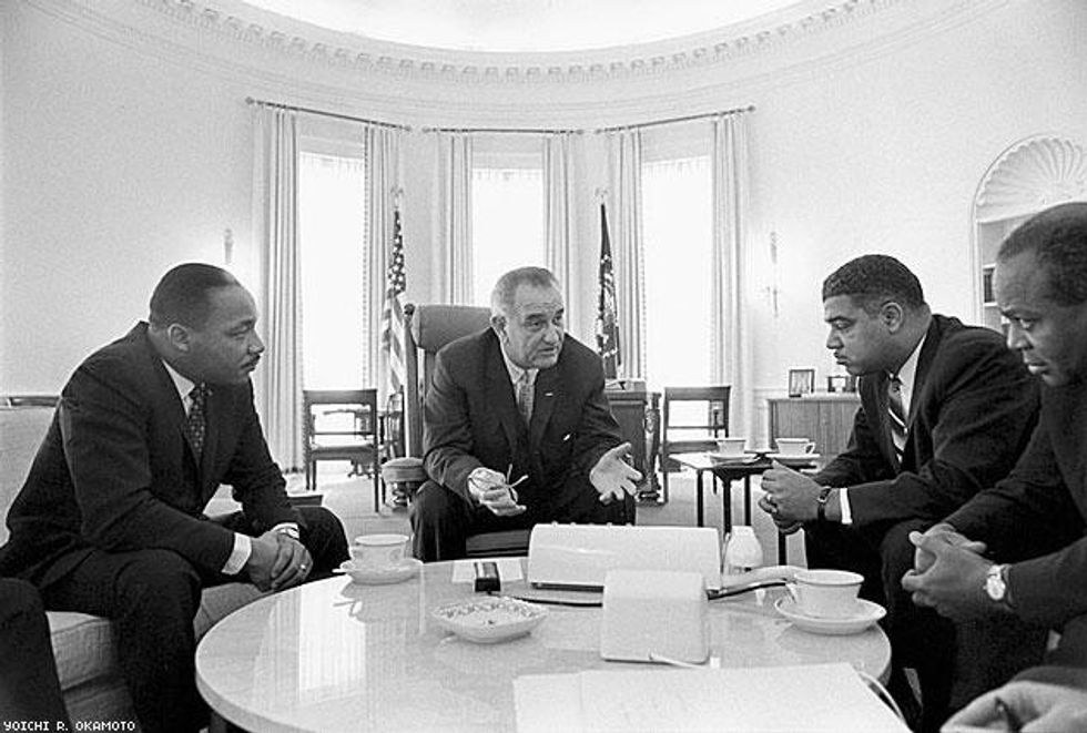 Lyndon_johnson_meeting_with_civil_rights_leadersx633_0