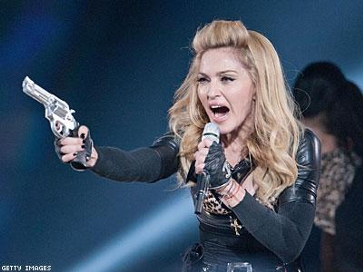 Madonna-gunx400_0