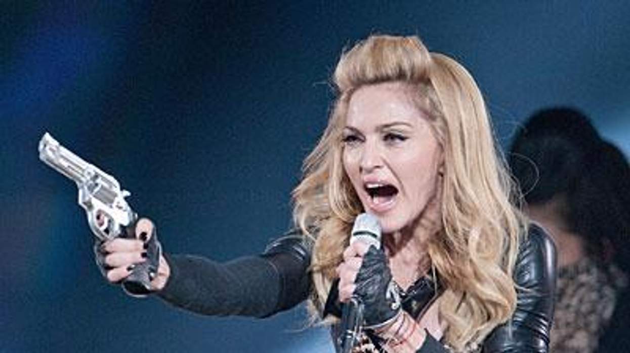 Madonna-gunx400_0