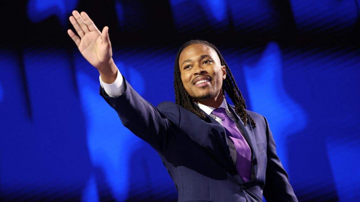 malcolm kenyatta waving at democratic convention