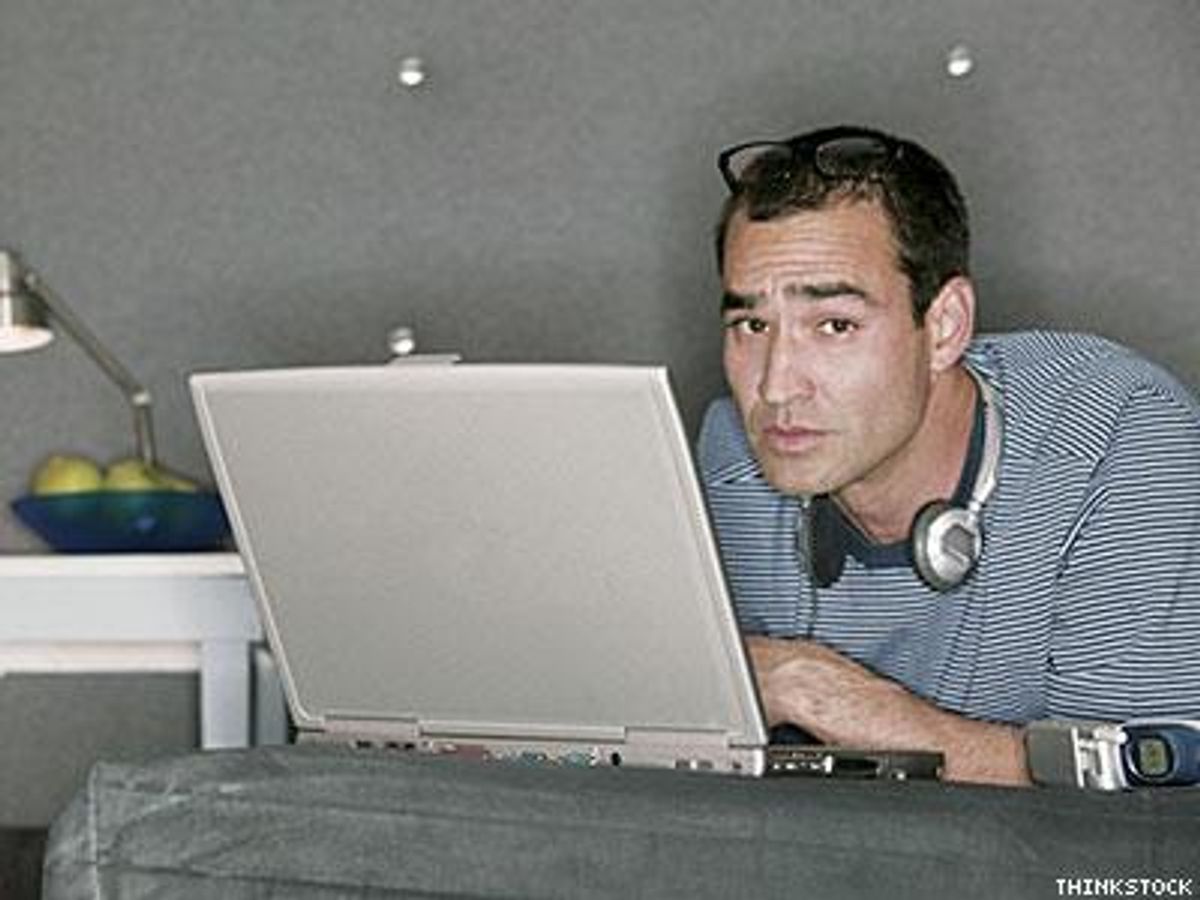 Man_on_laptop_computerx400