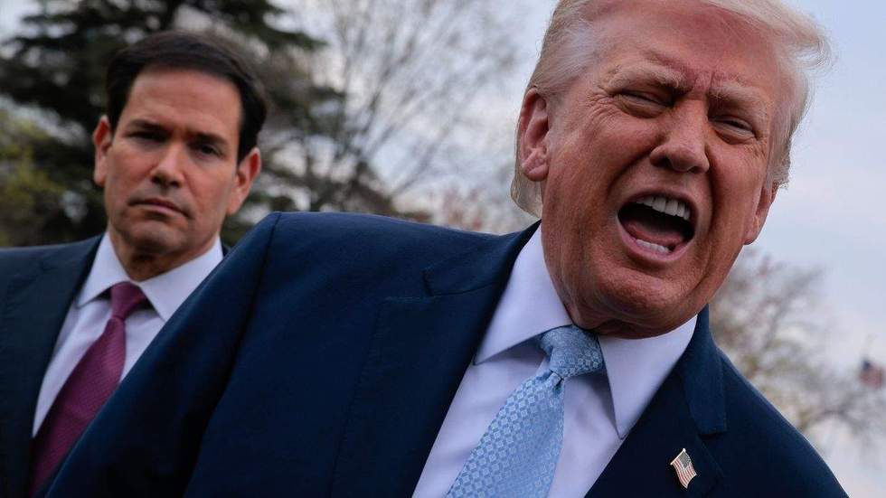 marco rubio looking over donald trump's shoulder outdoors