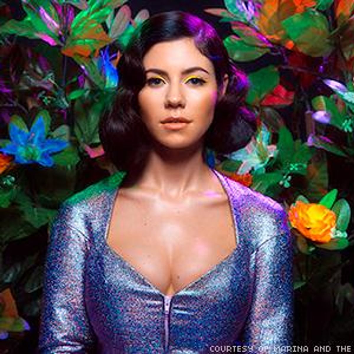 marina and the diamonds smoking a lot of cigarettes lately Sea Secret Society ~ storm that waits for me: We got our Obsessions & the are mine! Live at The El Rey 9/17/10 Marina loves a pattern :