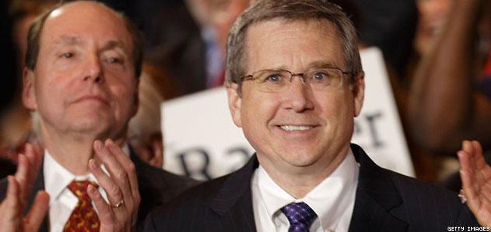 Mark-kirk-on-right-458424006_0
