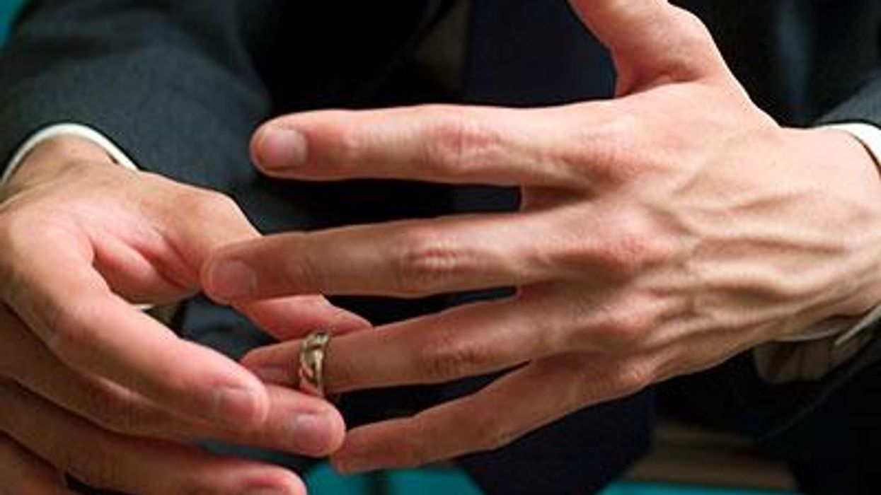 Married-man-with-ring-x400