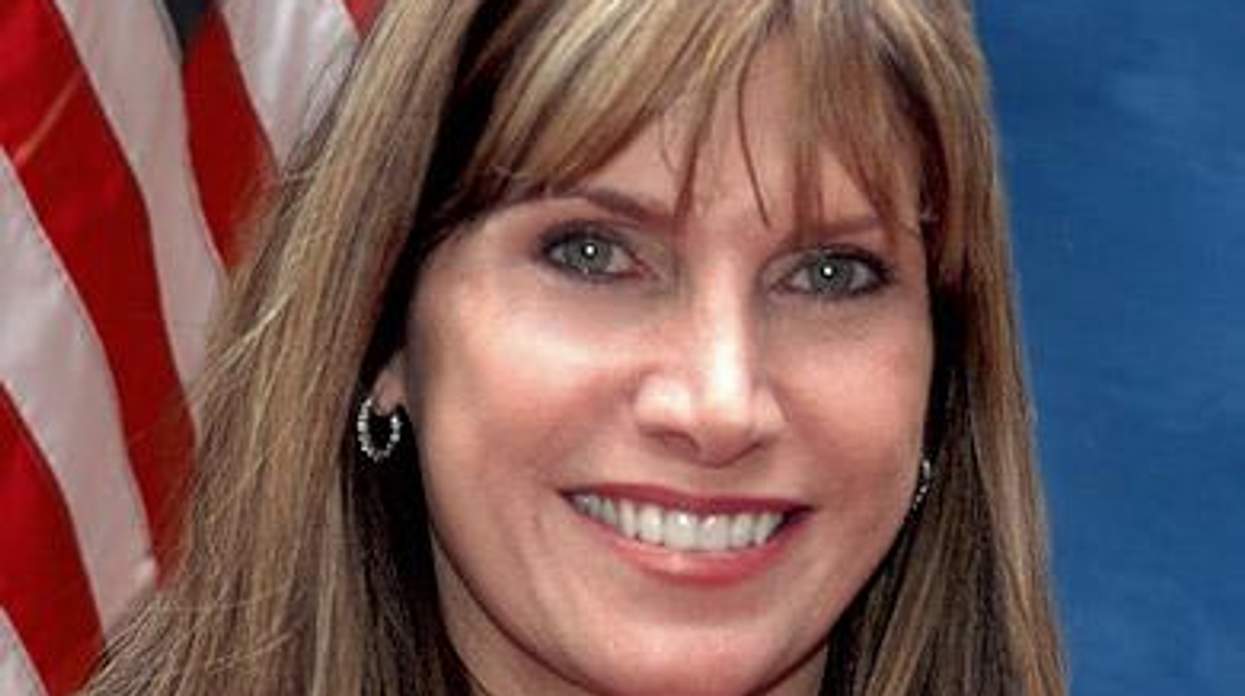 Mary_bono_mackx390_1