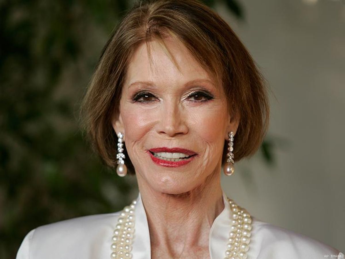 Feminist Icon Mary Tyler Moore Dead at 80
