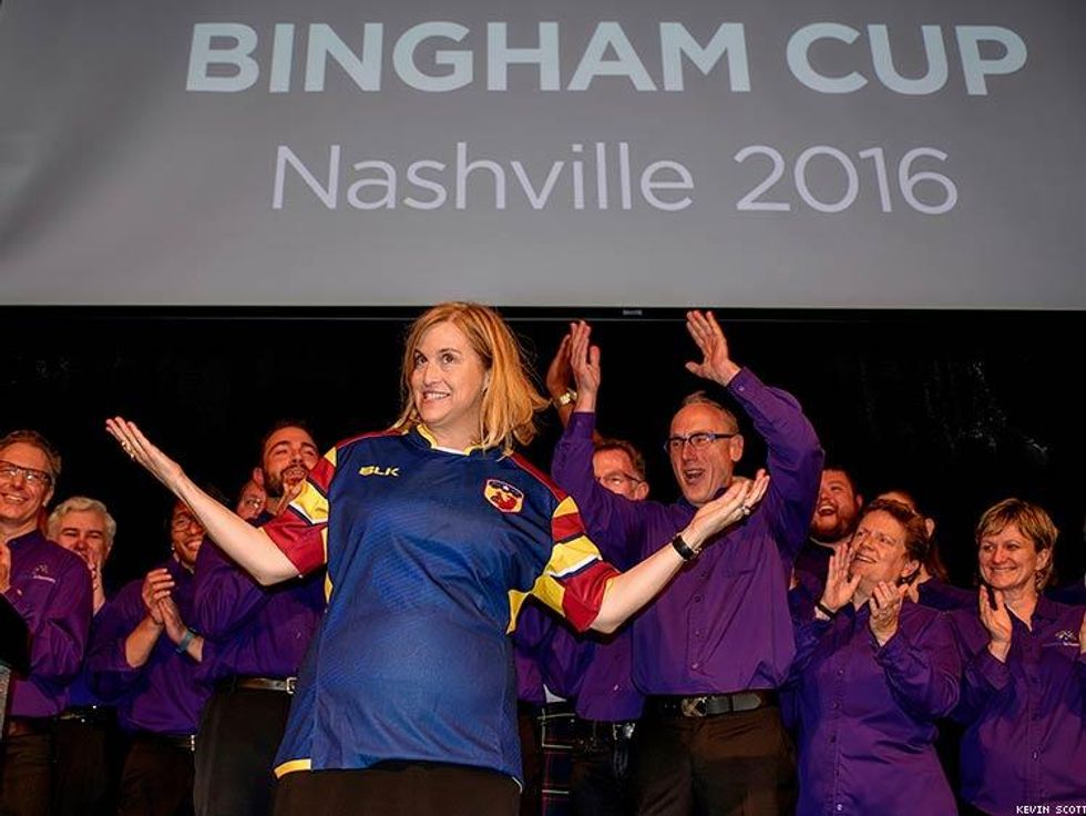 Mayor Megan Barry puts on Nashville Grizzlies Jersey