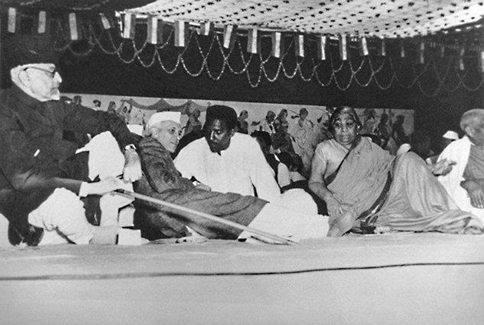 Meeting with Indian Prime Minister Nehru at the All India Congress Party, 1948. Courtesy Fellowship of Reconciliation.