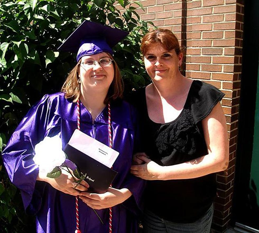 Megan_elisabeth-graduationx633_0