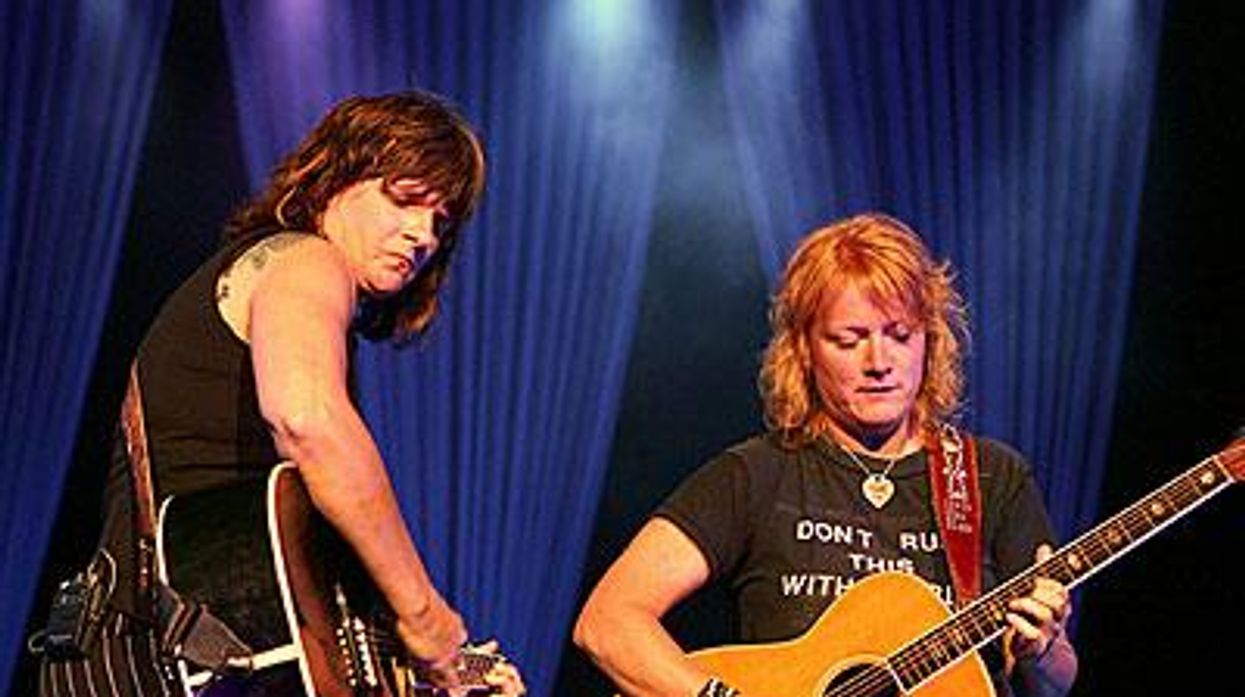 Mich_indigo_girlsx400