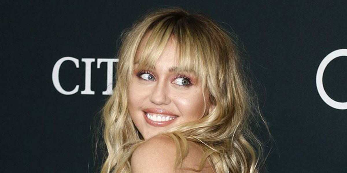 Hot Lesbian Sex Miley Cyrus - Miley Cyrus Responds to Backlash for Saying 'You Don't Have to Be Gay'