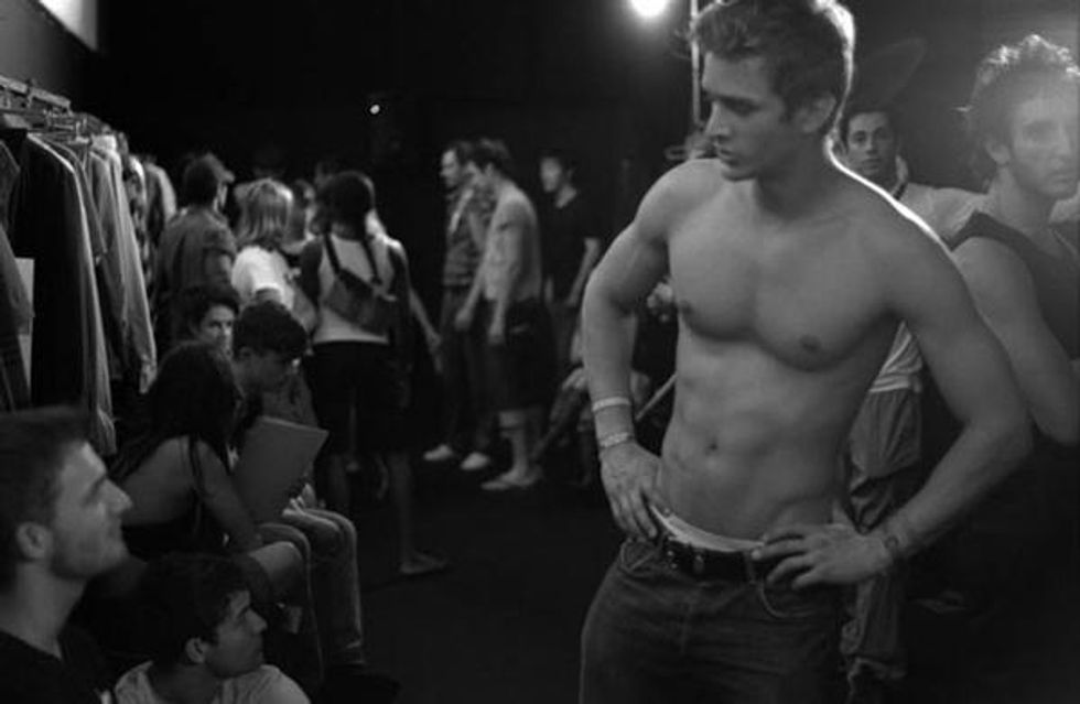 Models-backstage-at-vivienne-westwood-show-milano-2005