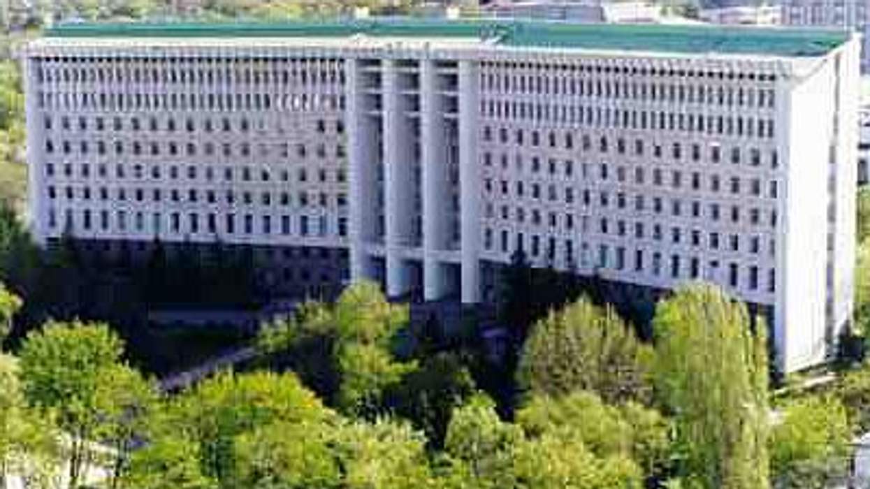 Moldova_parliamentx400_0