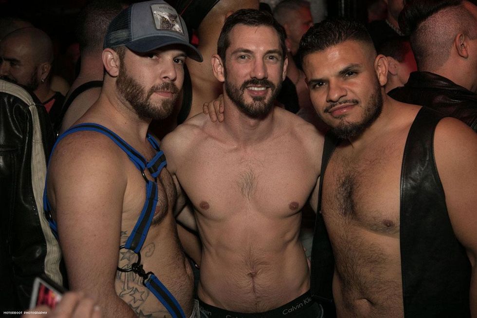 Motorboot: Mr Leatherbear. See link below for more.