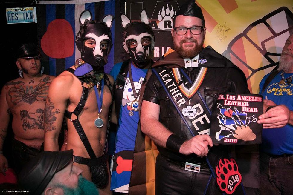 Motorboot: Mr Leatherbear. See link below for more.