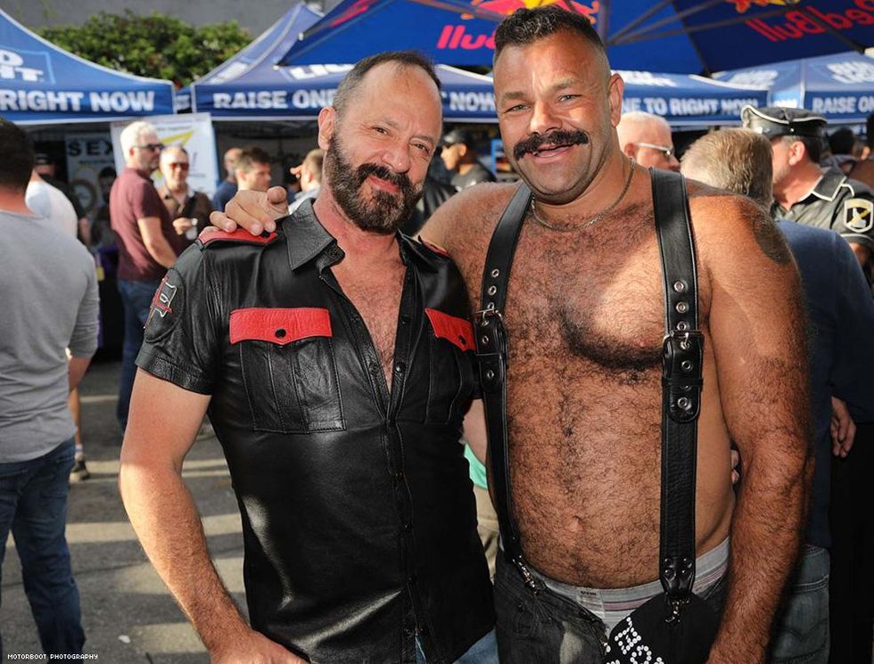 Motorboot: Tom's bar. See link below for more.