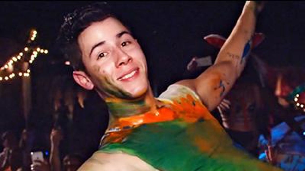 Nick-jonas-chains-x400