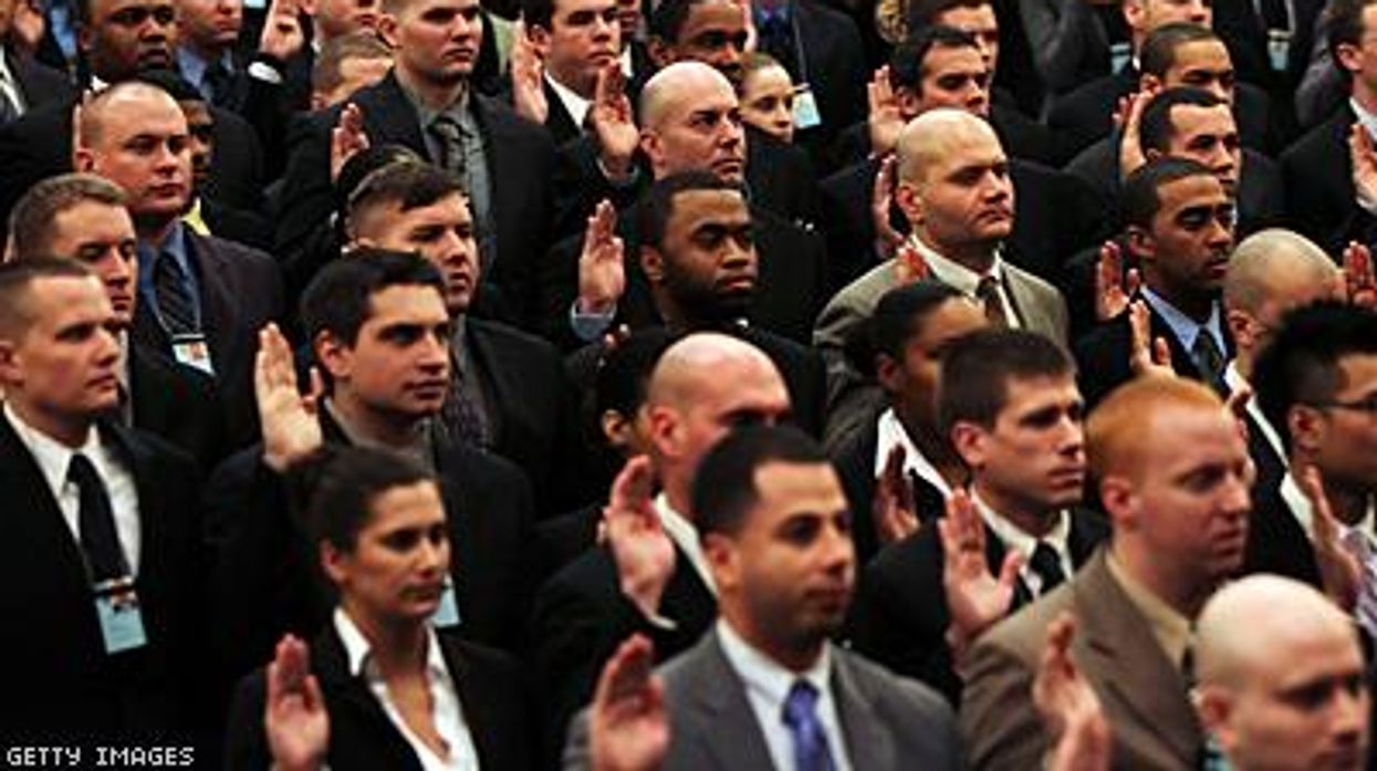 Nypd_recruits_swearing_inx400