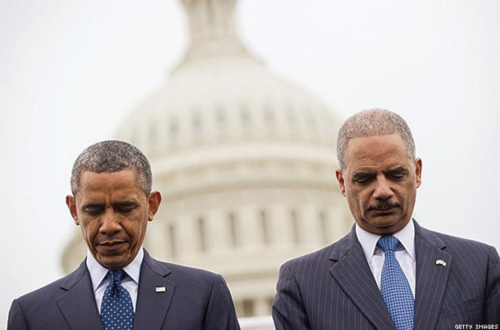 Obama_holder_168782886_0