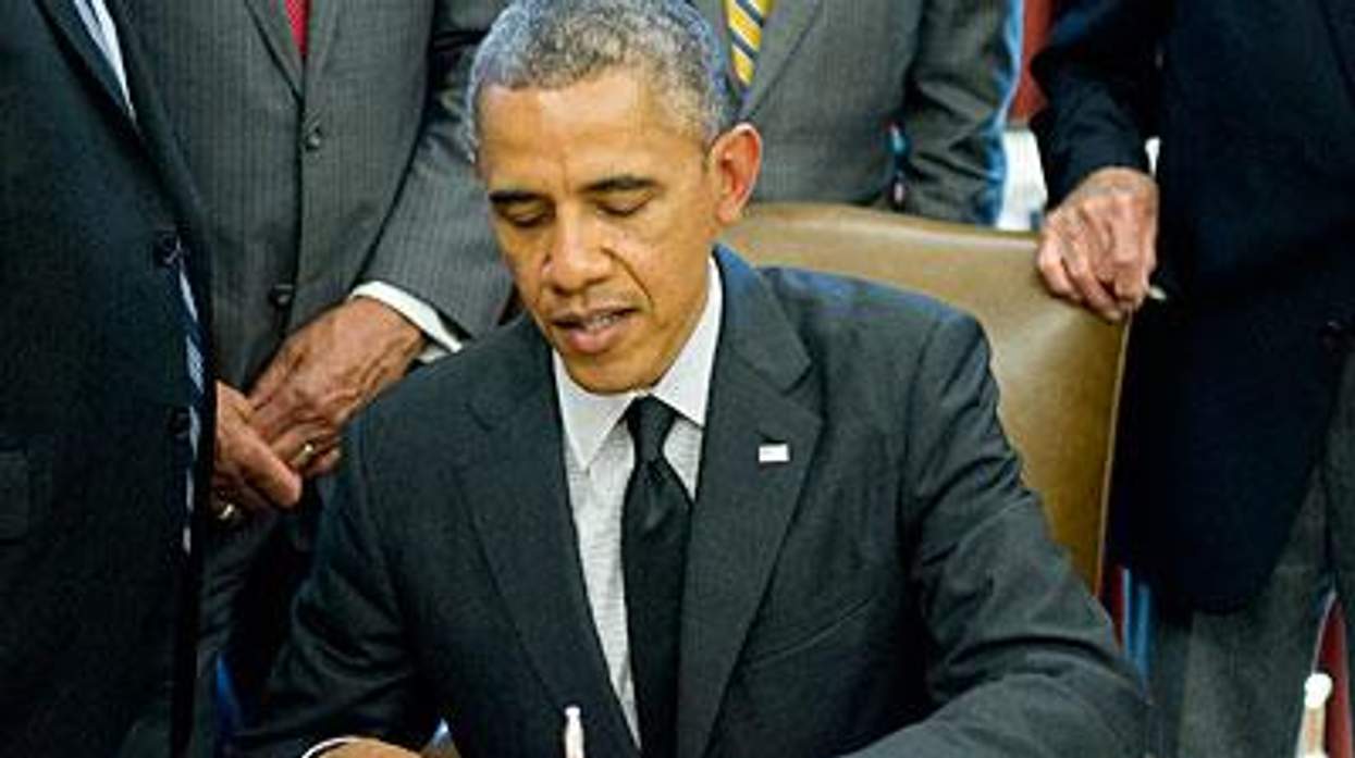 Obama_signsx400
