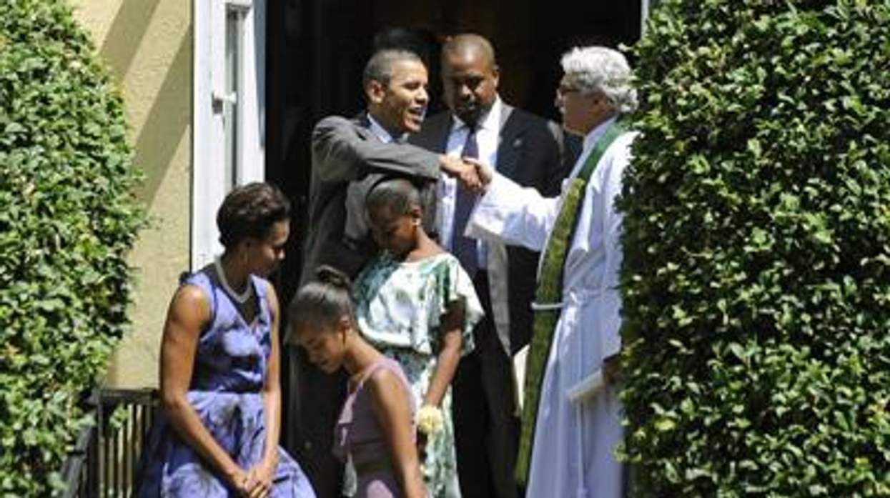 Obamafamilyluisleonx400_advocate_0