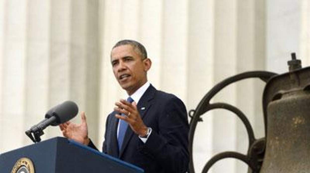 Obamakingbellx400_advocate_0