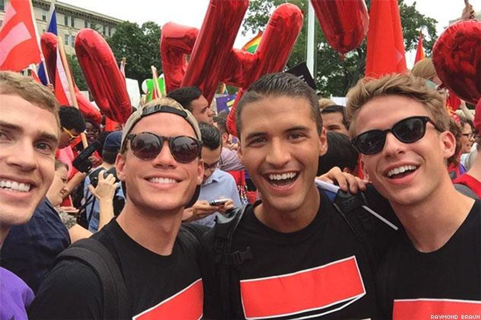 Outsidethecourt002_0