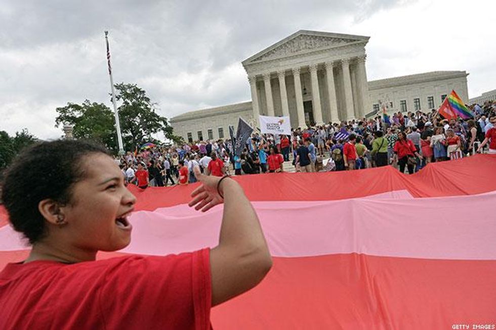 Outsidethecourt005_0