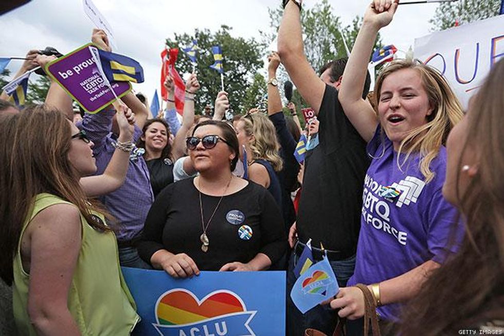 Outsidethecourt008_0