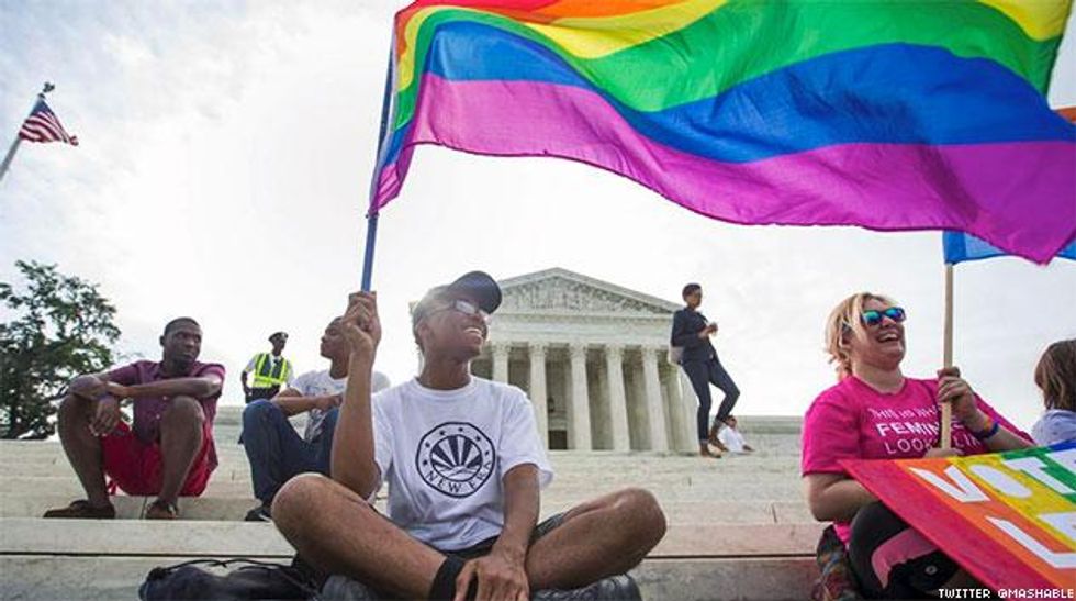 Outsidethecourt013_0