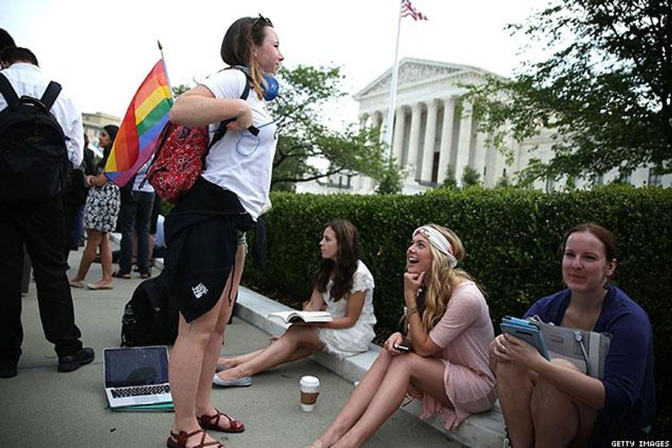 Outsidethecourt016_0