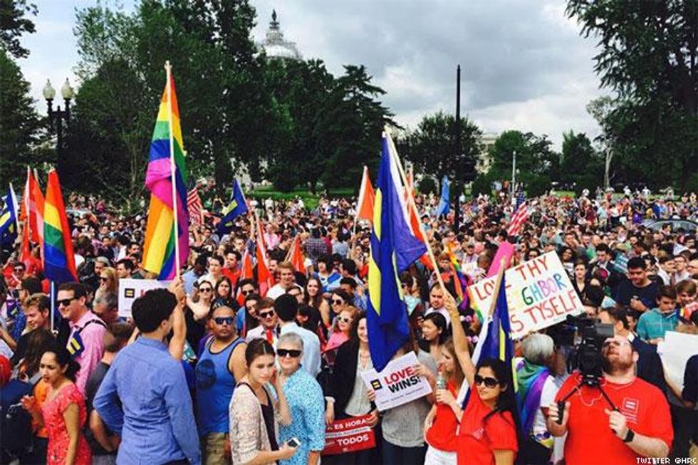 Outsidethecourt017_0