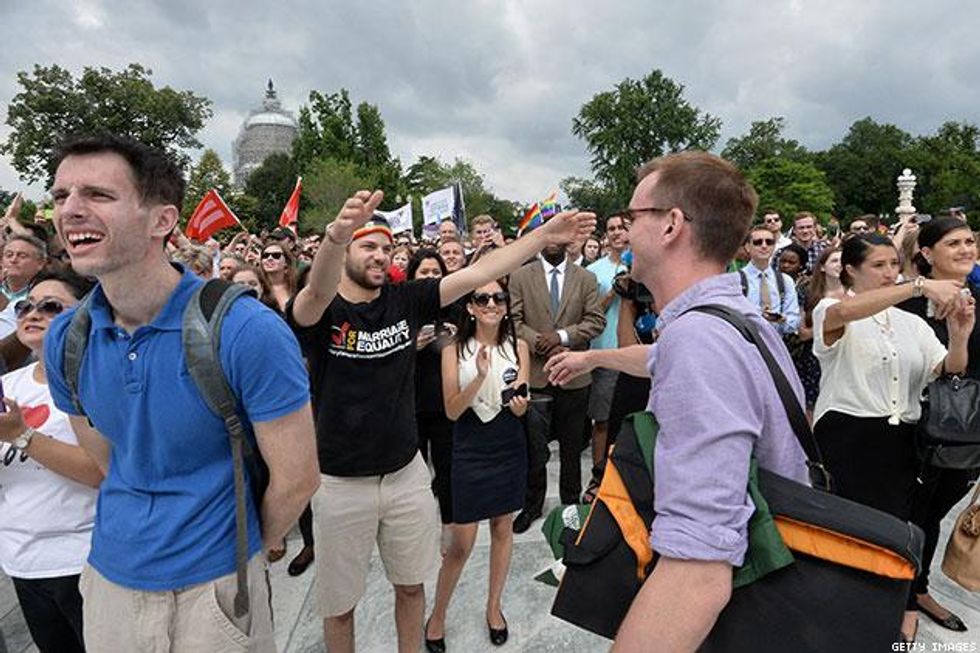 Outsidethecourt019_0