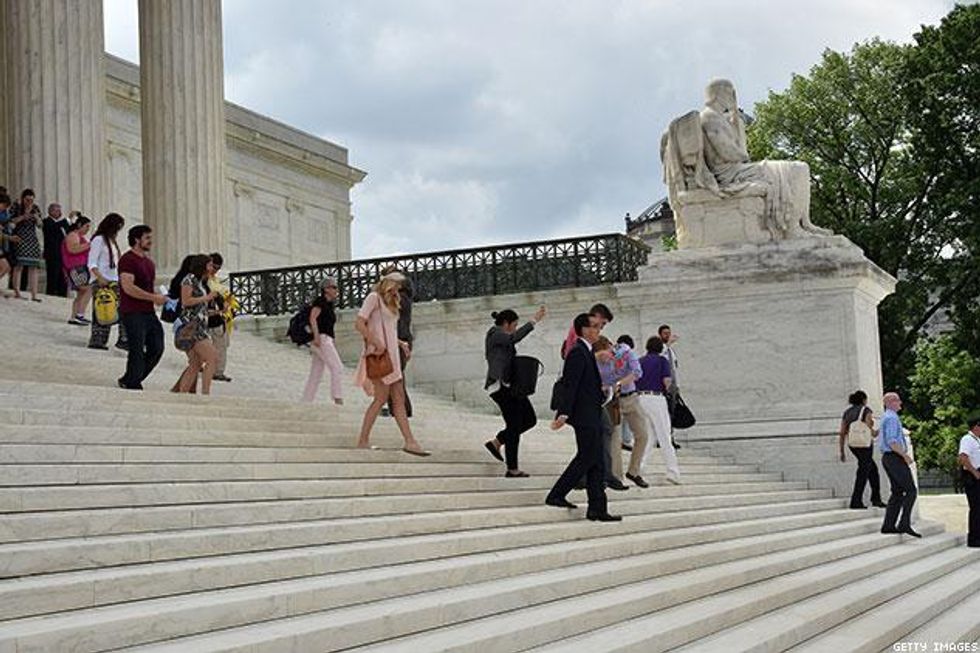 Outsidethecourt021_0