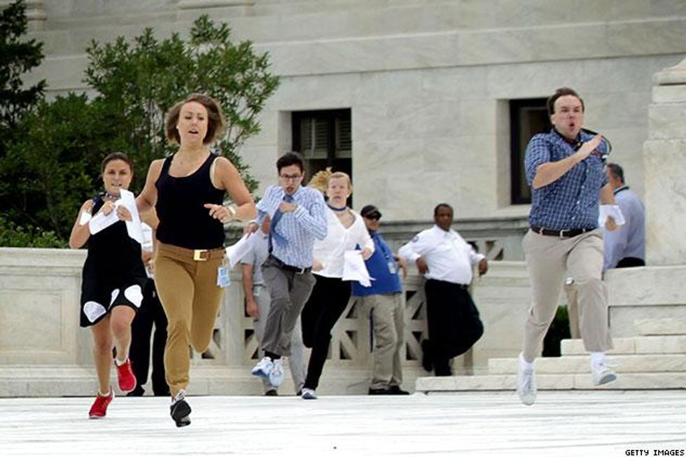 Outsidethecourt025_0