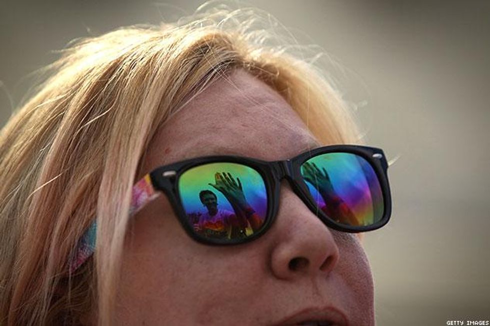 Outsidethecourt028_0